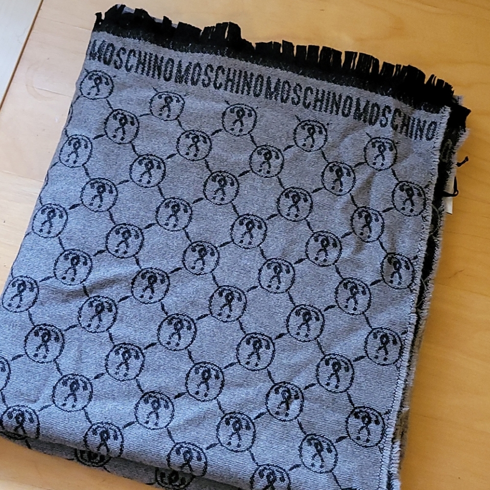 NWT Moschino 100% wool blanket